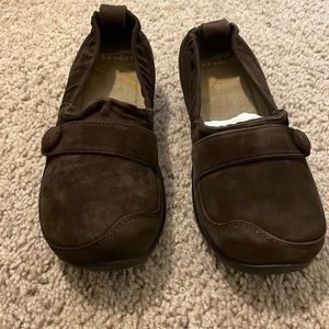 new Dansko Carol Kid Suede shoes Chocolate women’s size 5